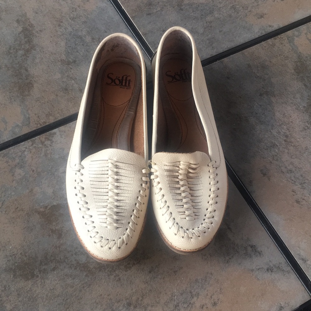 Sofft huarache style loafer in cream color size 8